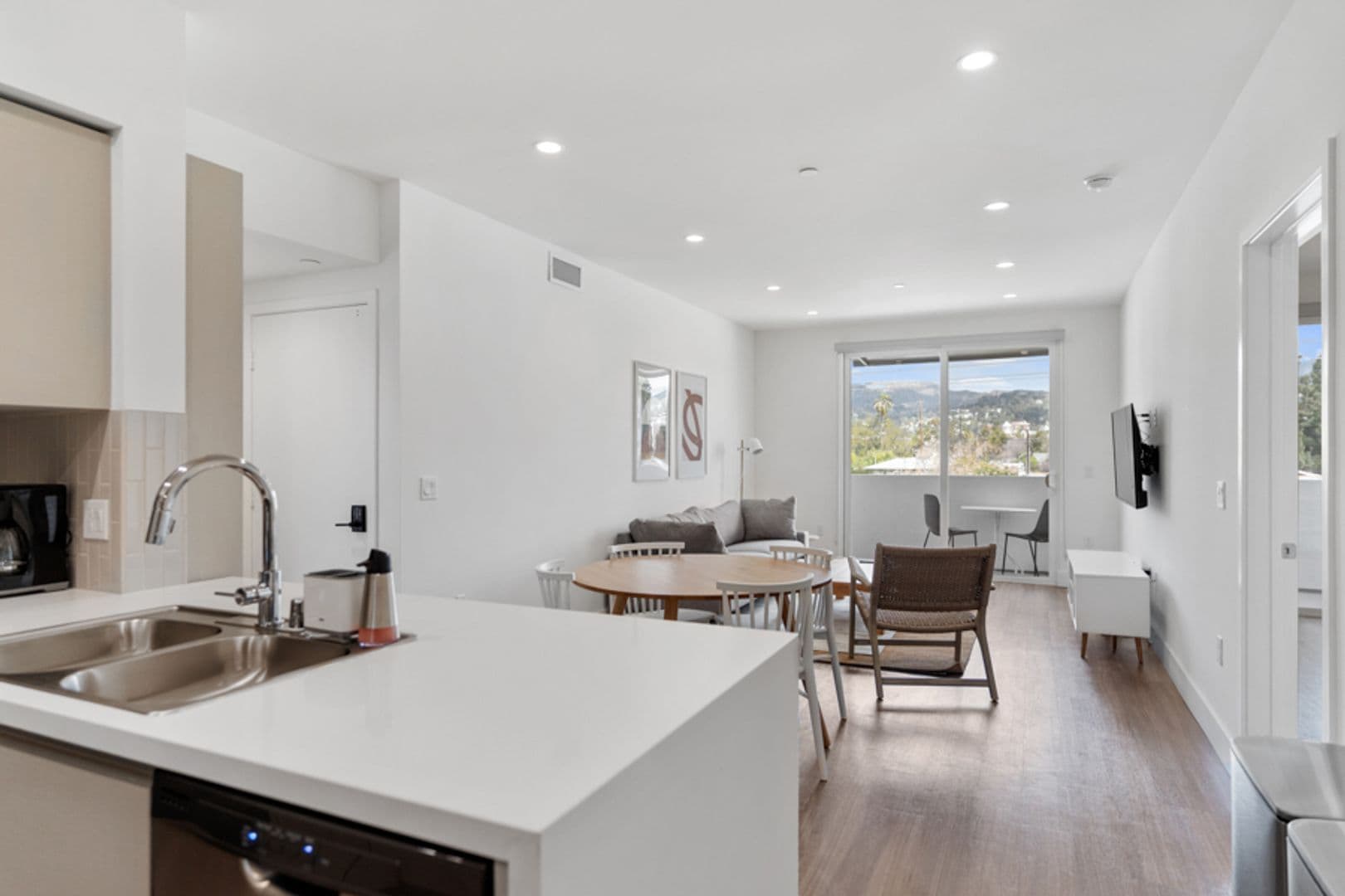 Los Angeles Apartment: 5639 Lexington Ave.