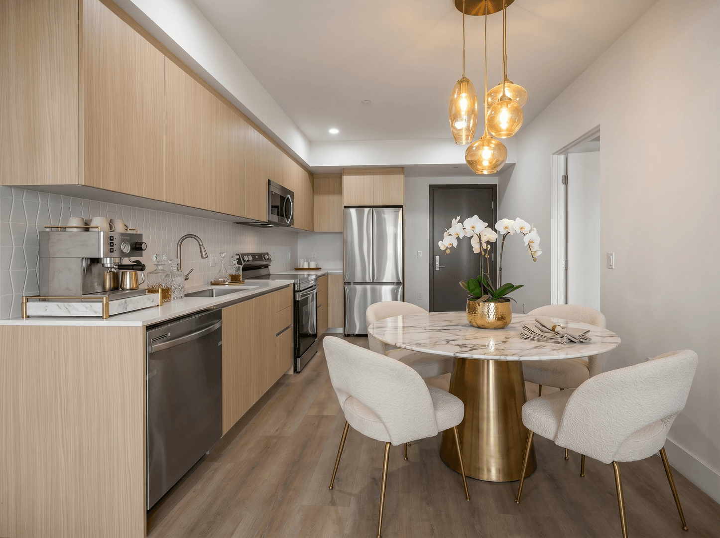 Los Angeles Apartment: 7050 Hawthorn Ave.