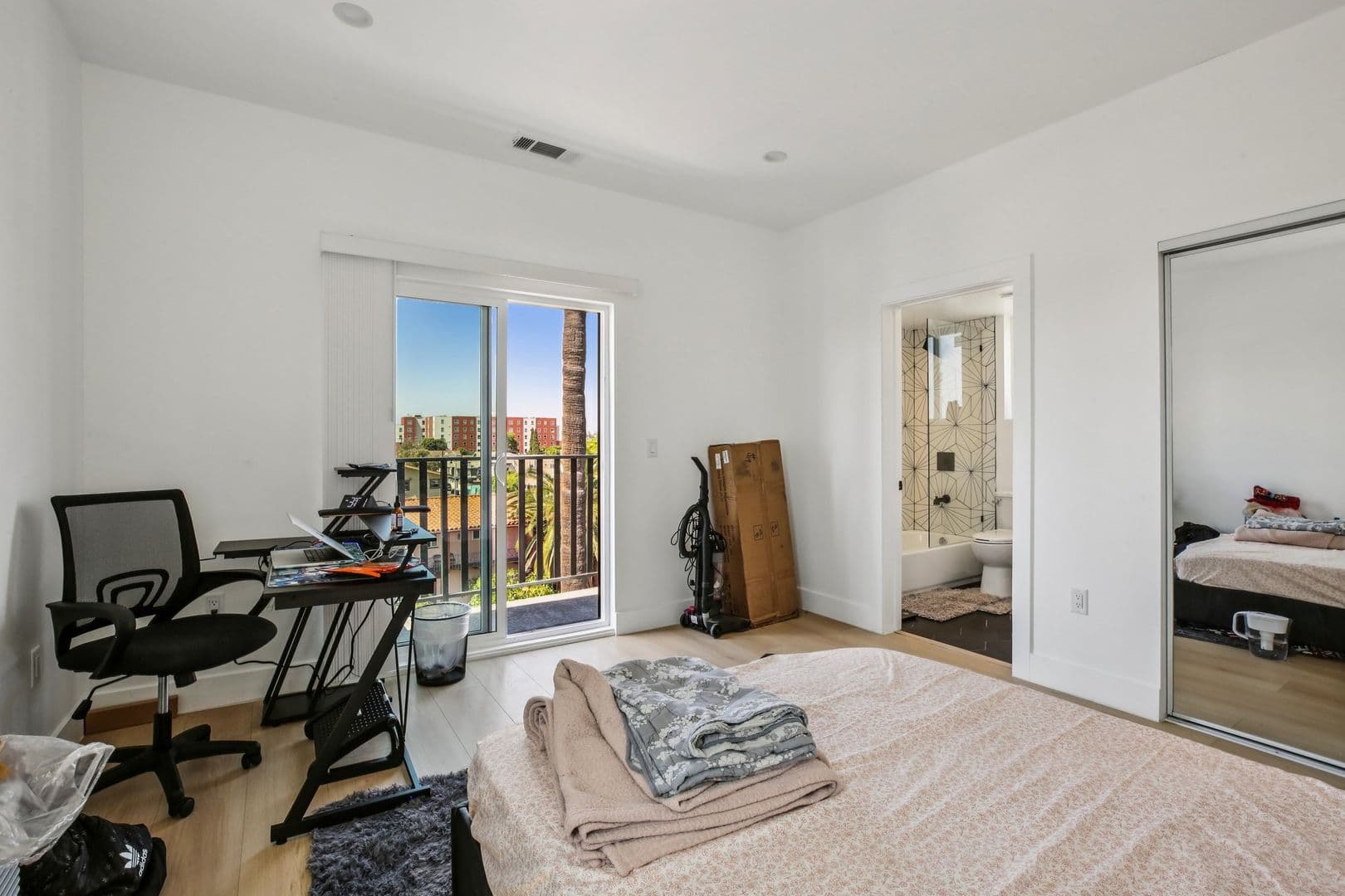 Los Angeles Apartment: 1254 W 36th St.