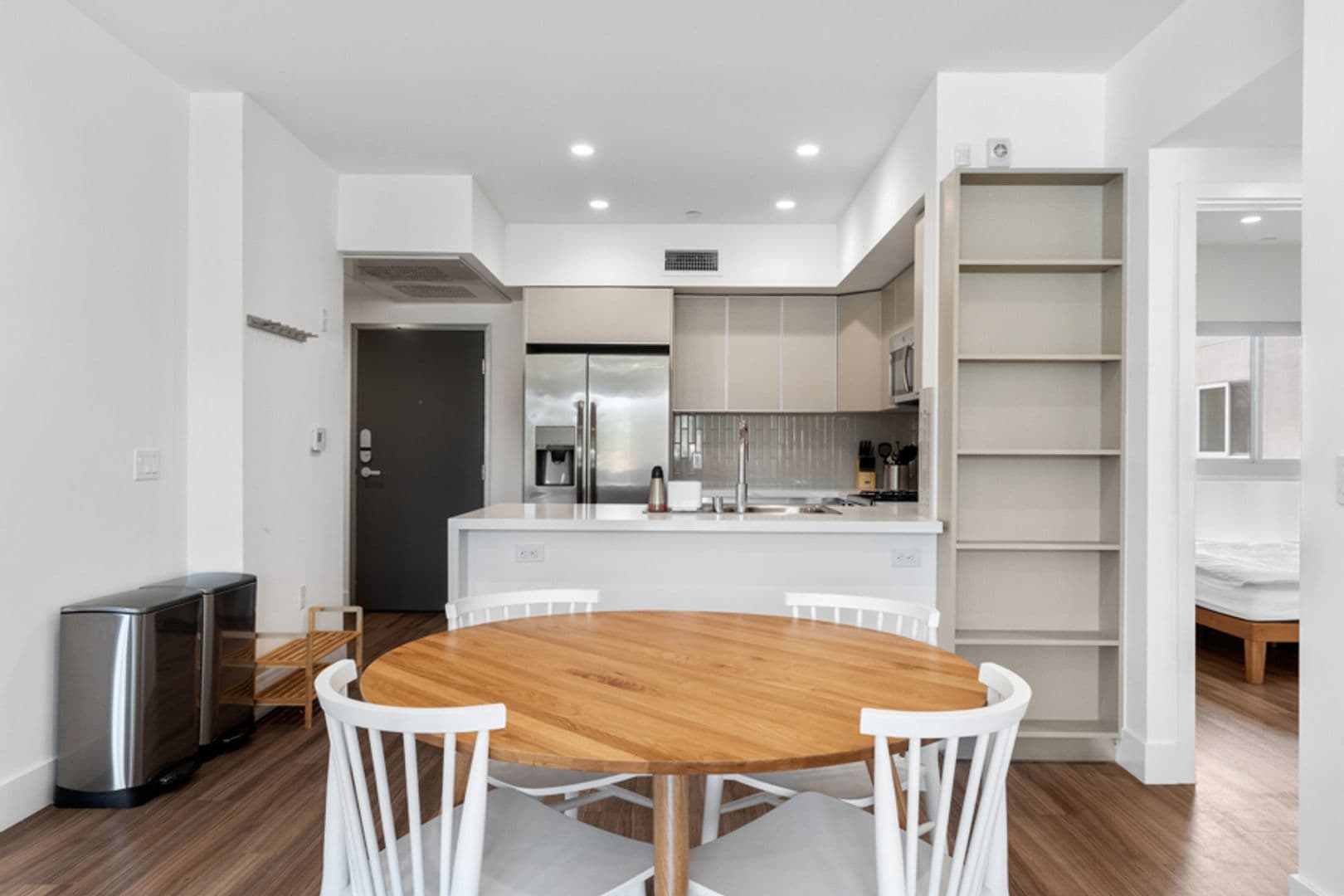 Los Angeles Apartment: 5639 Lexington Ave.