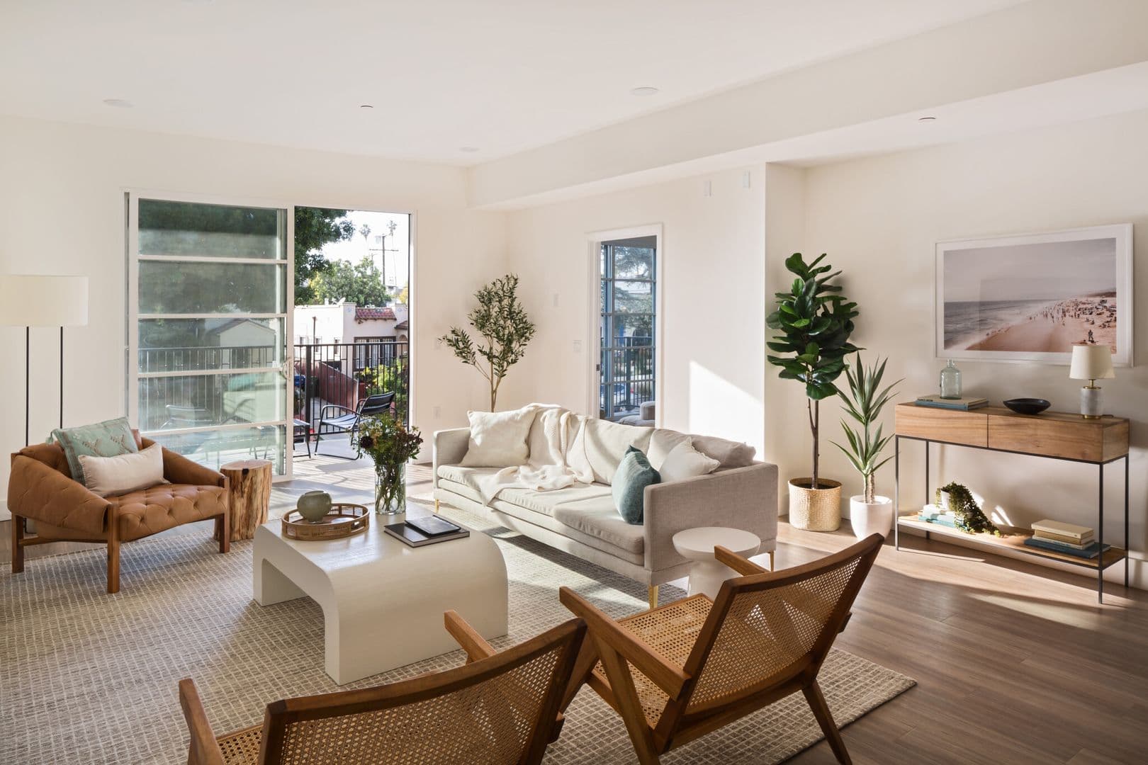 Los Angeles Apartment: 418 N Norton Ave.