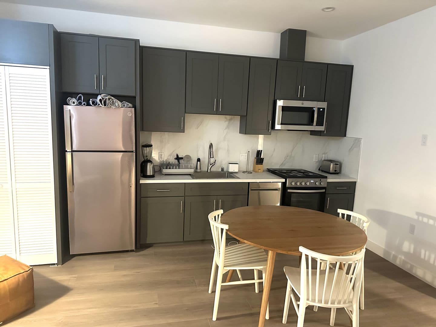 Los Angeles Apartment: 5639 Lexington Ave.