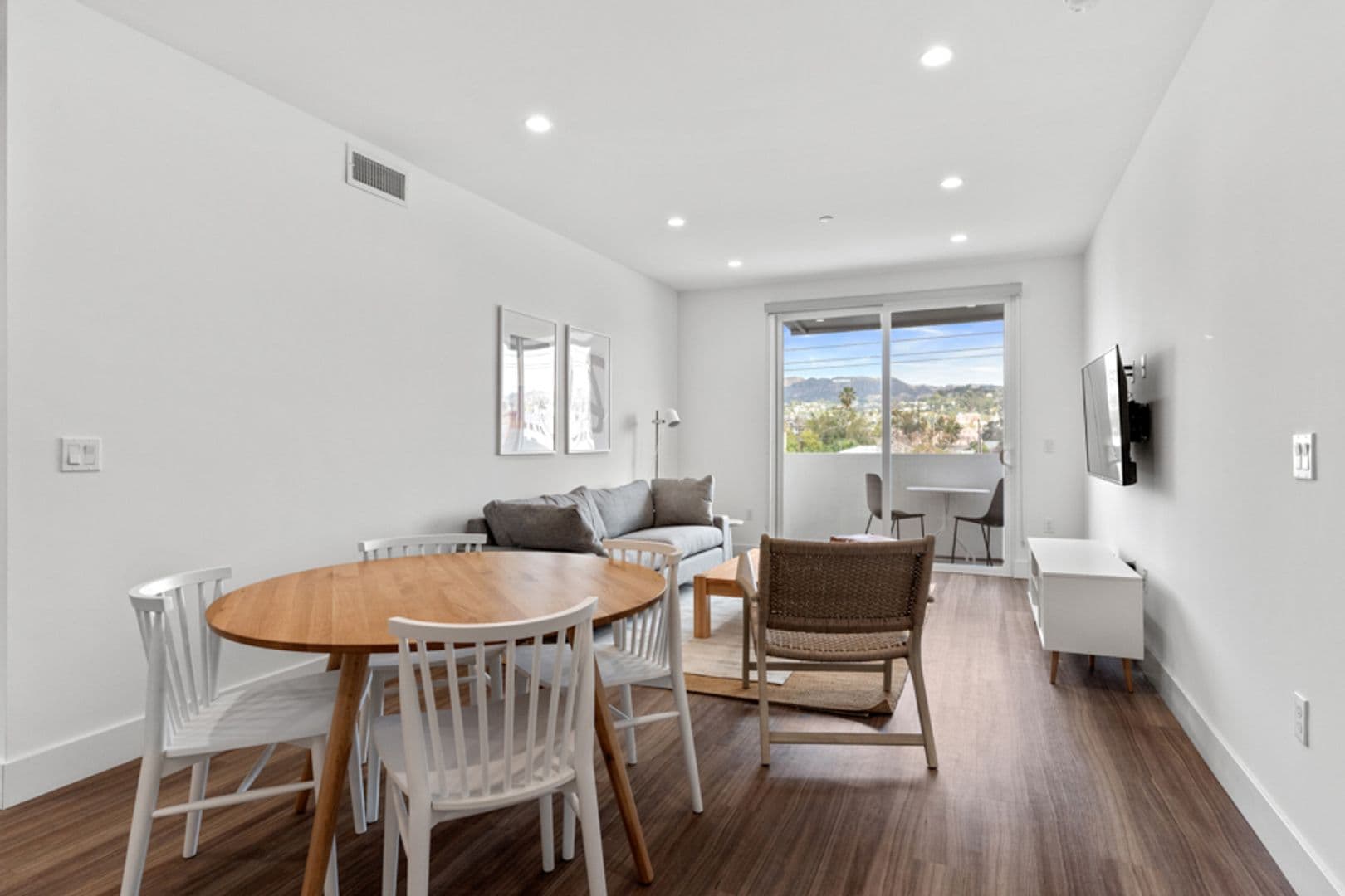 Los Angeles Apartment: 5639 Lexington Ave.