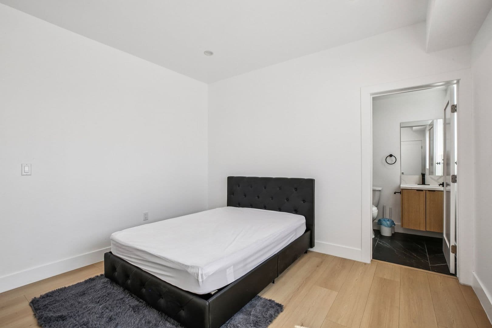 Los Angeles Apartment: 1254 W 36th St.