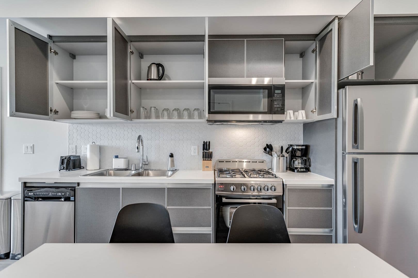 Los Angeles Apartment: 5460 Fountain Avenue