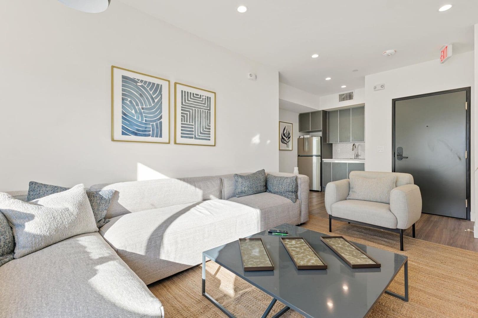 Los Angeles Apartment: 5460 Fountain Avenue