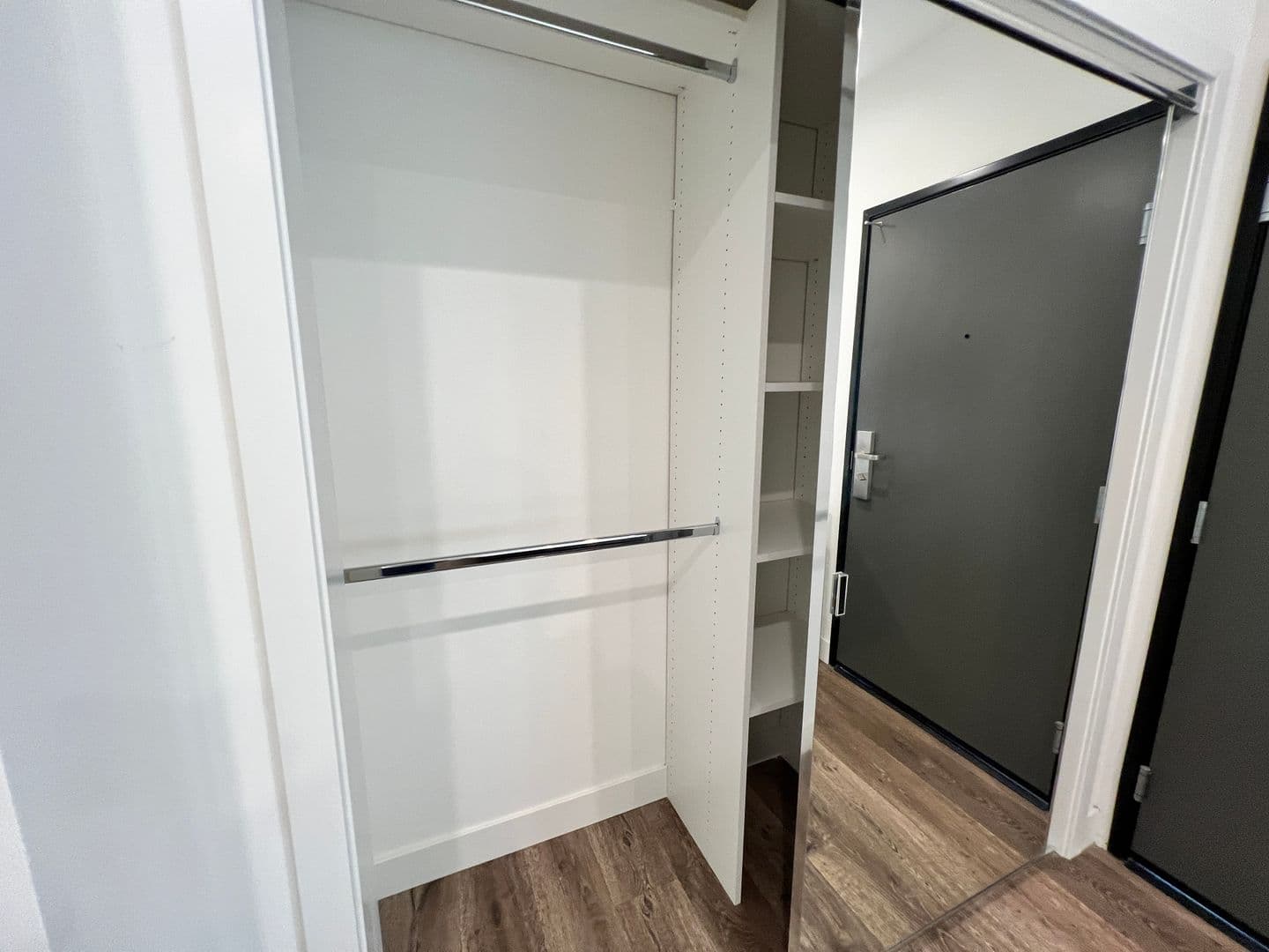 Los Angeles Apartment: 1830 Selby Avenue