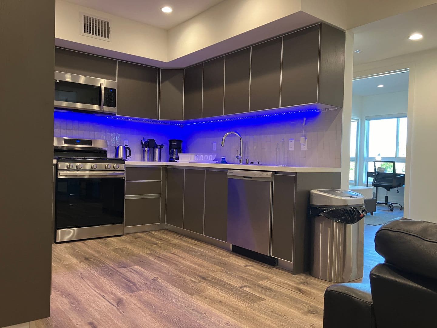 Los Angeles Apartment: 8457 Blackburn Avenue