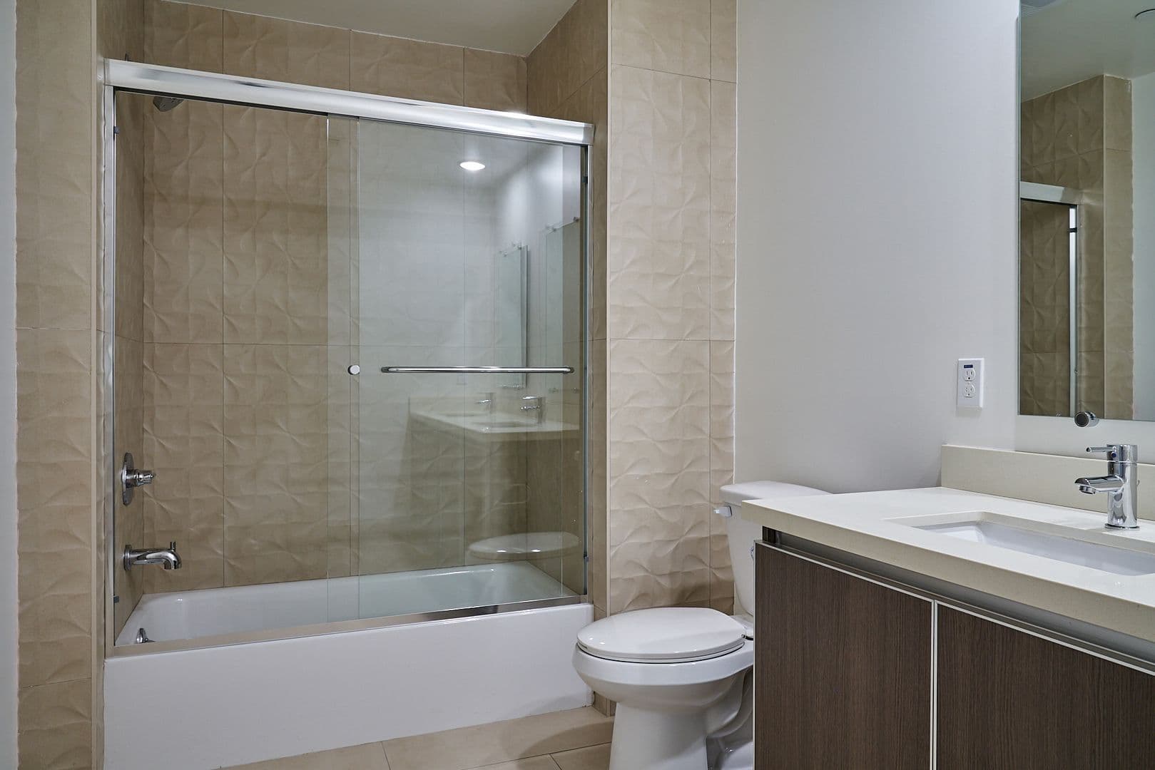 Los Angeles Apartment: 418 N Norton Ave.