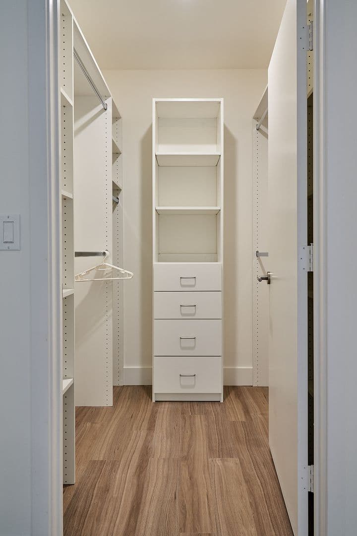 Los Angeles Apartment: 418 N Norton Ave.