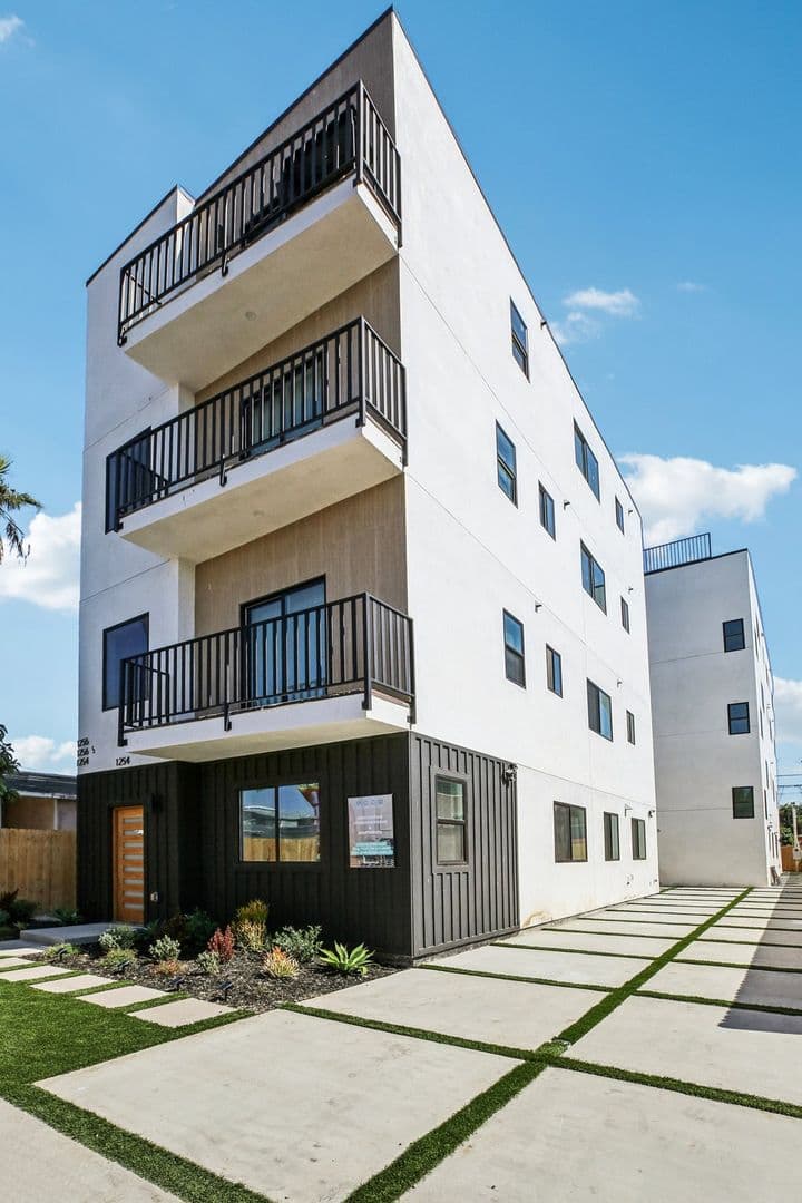 Los Angeles Apartment: 1254 W 36th St.