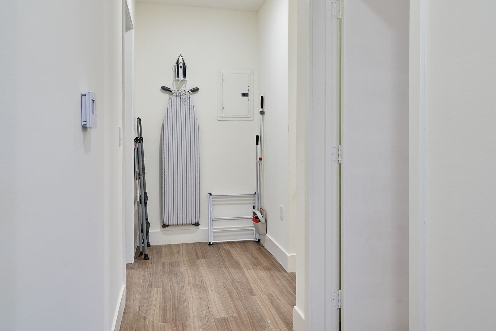 Los Angeles Apartment: 418 N Norton Ave.