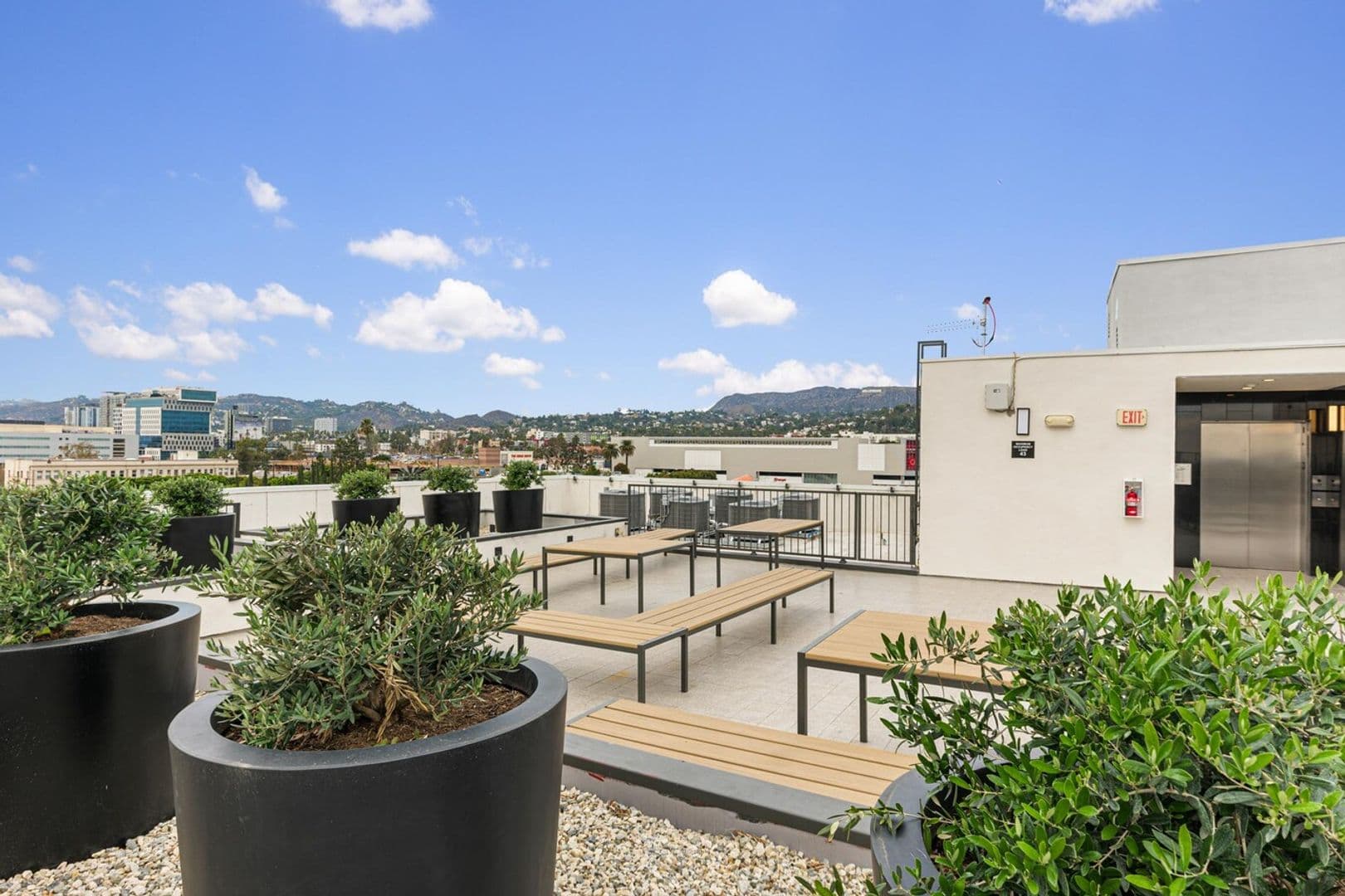 Los Angeles Apartment: 5460 Fountain Avenue
