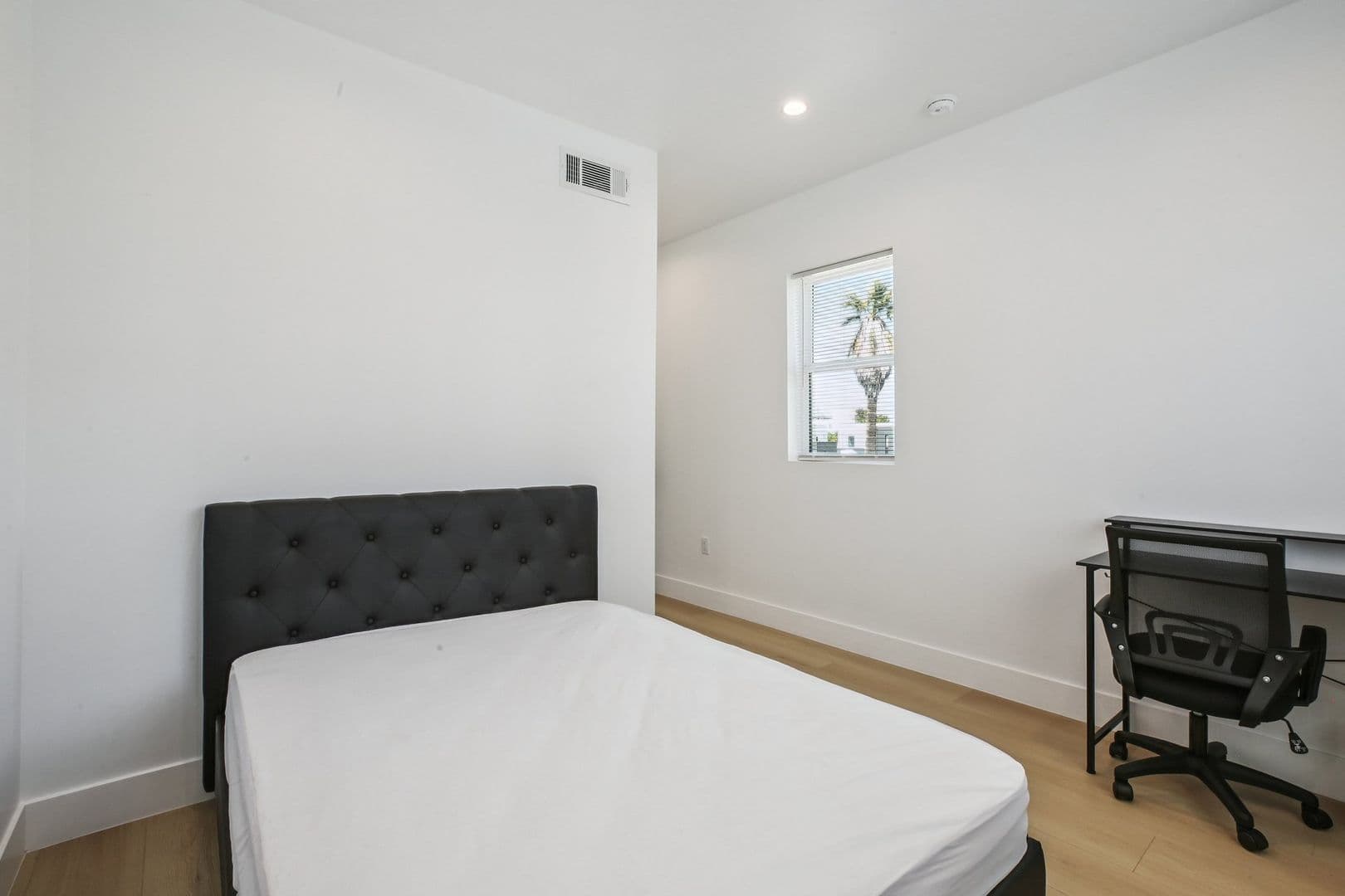 Los Angeles Apartment: 1254 W 36th St.