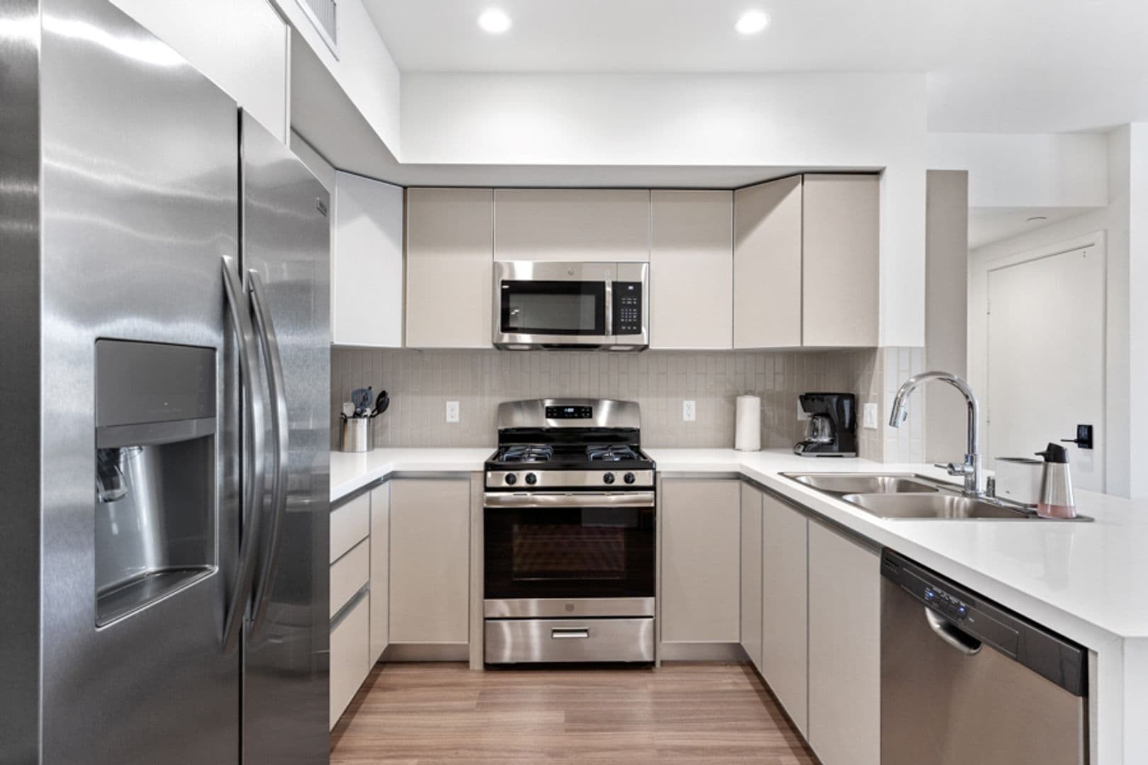 Los Angeles Apartment: 5639 Lexington Ave.