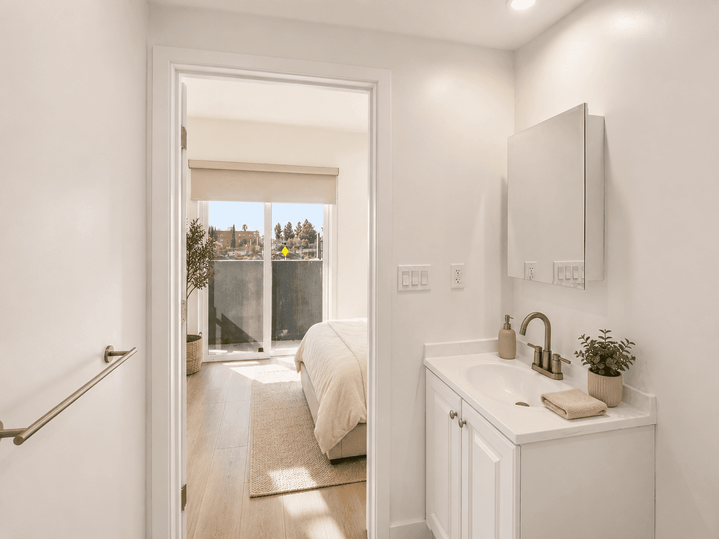 Los Angeles Apartment: 5460 Fountain Avenue