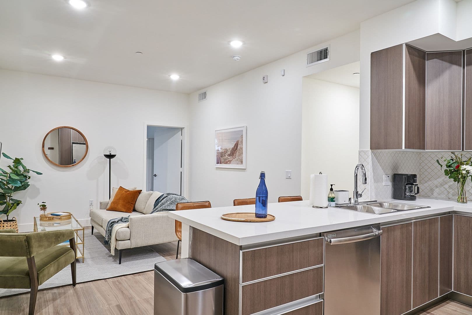 Los Angeles Apartment: 418 N Norton Ave.