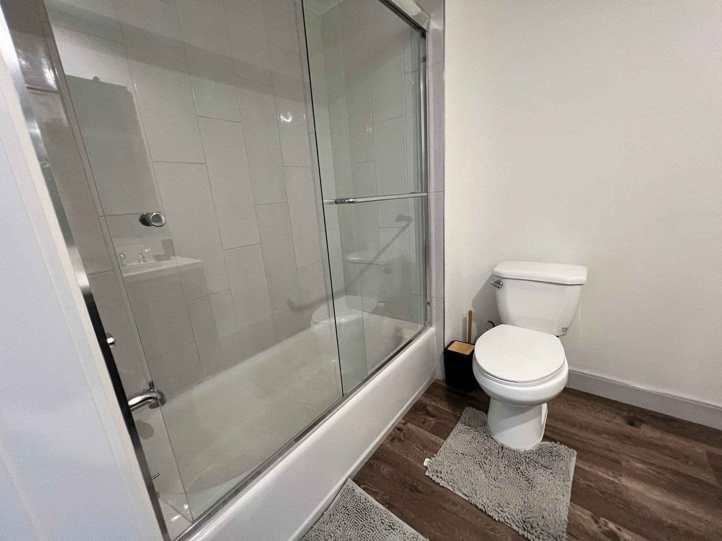 Los Angeles Apartment: 1830 Selby Avenue