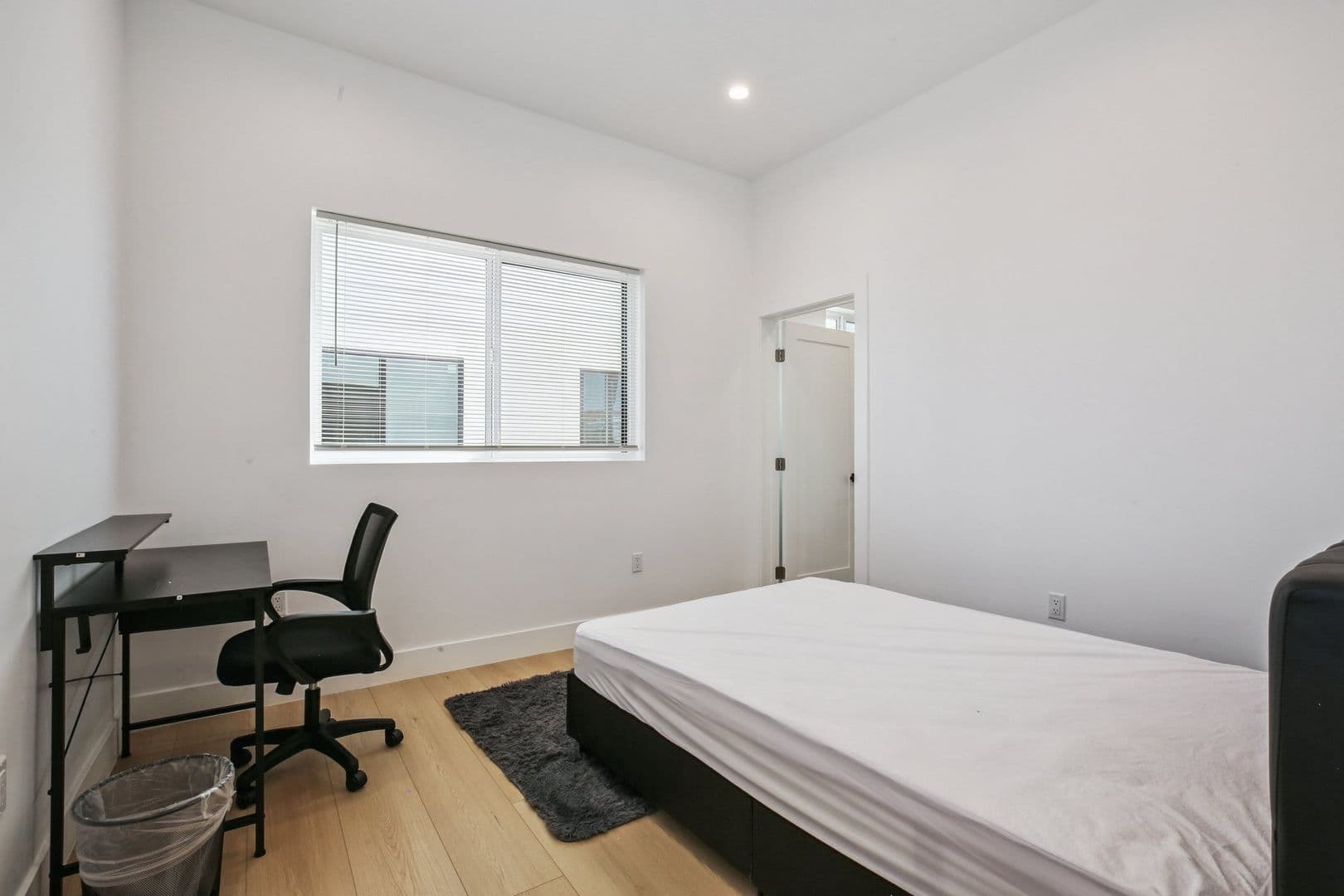 Los Angeles Apartment: 1254 W 36th St.