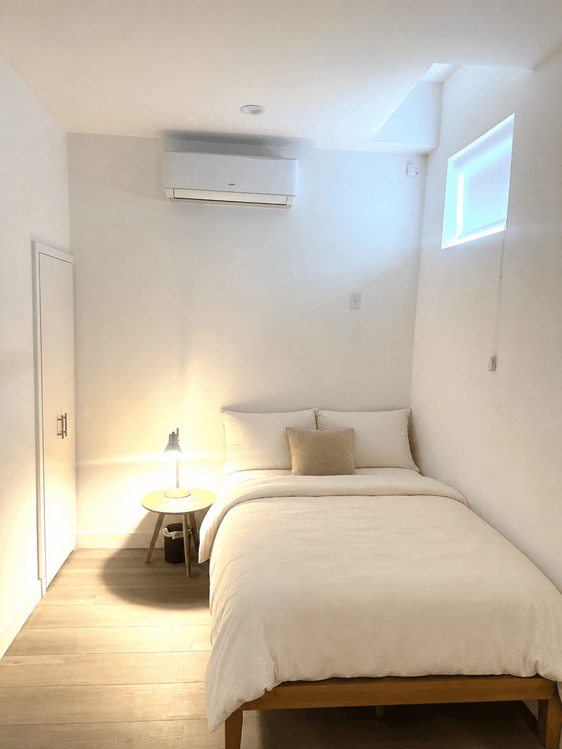 Los Angeles Apartment: 5639 Lexington Ave.