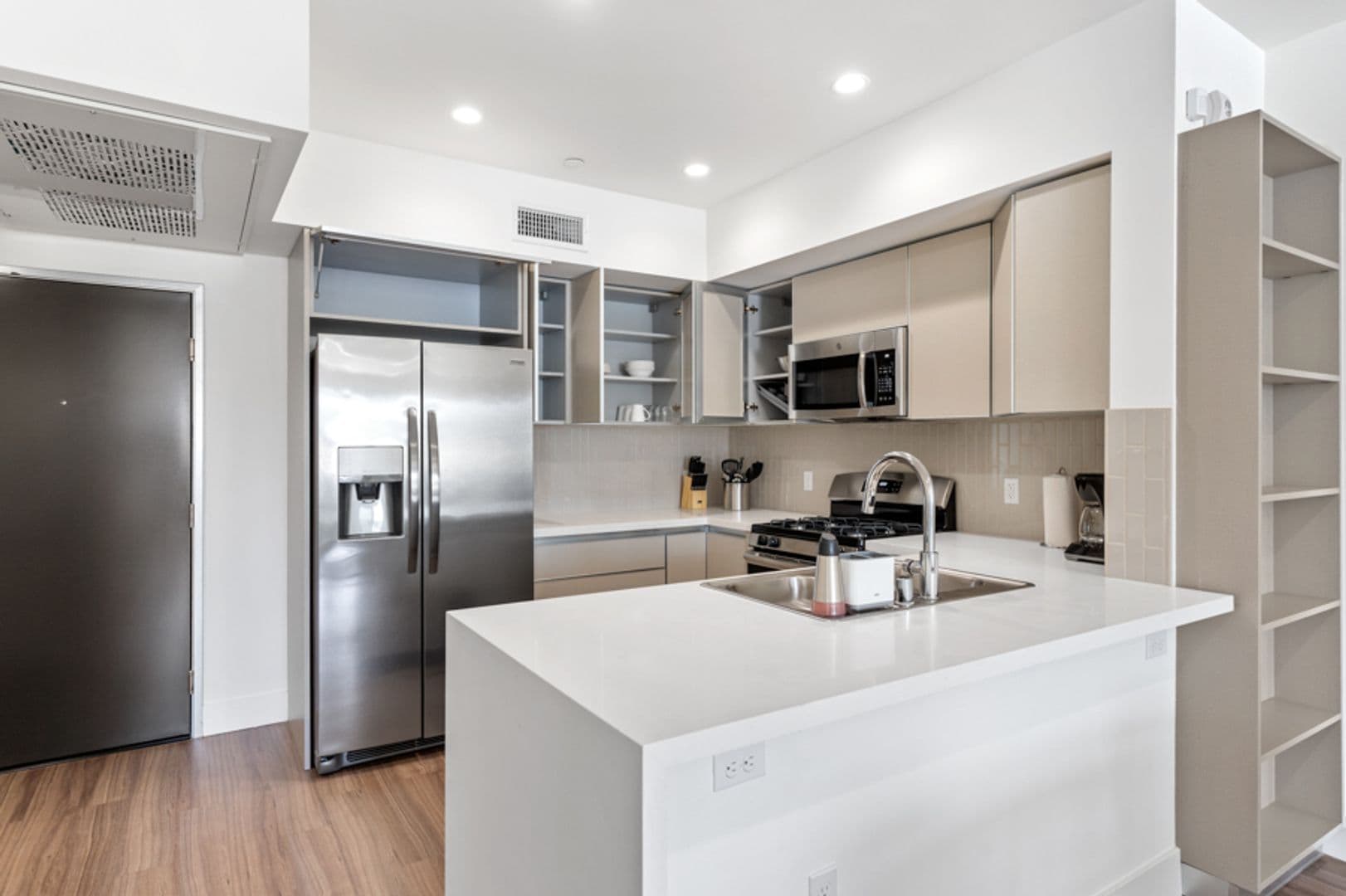 Los Angeles Apartment: 5639 Lexington Ave.