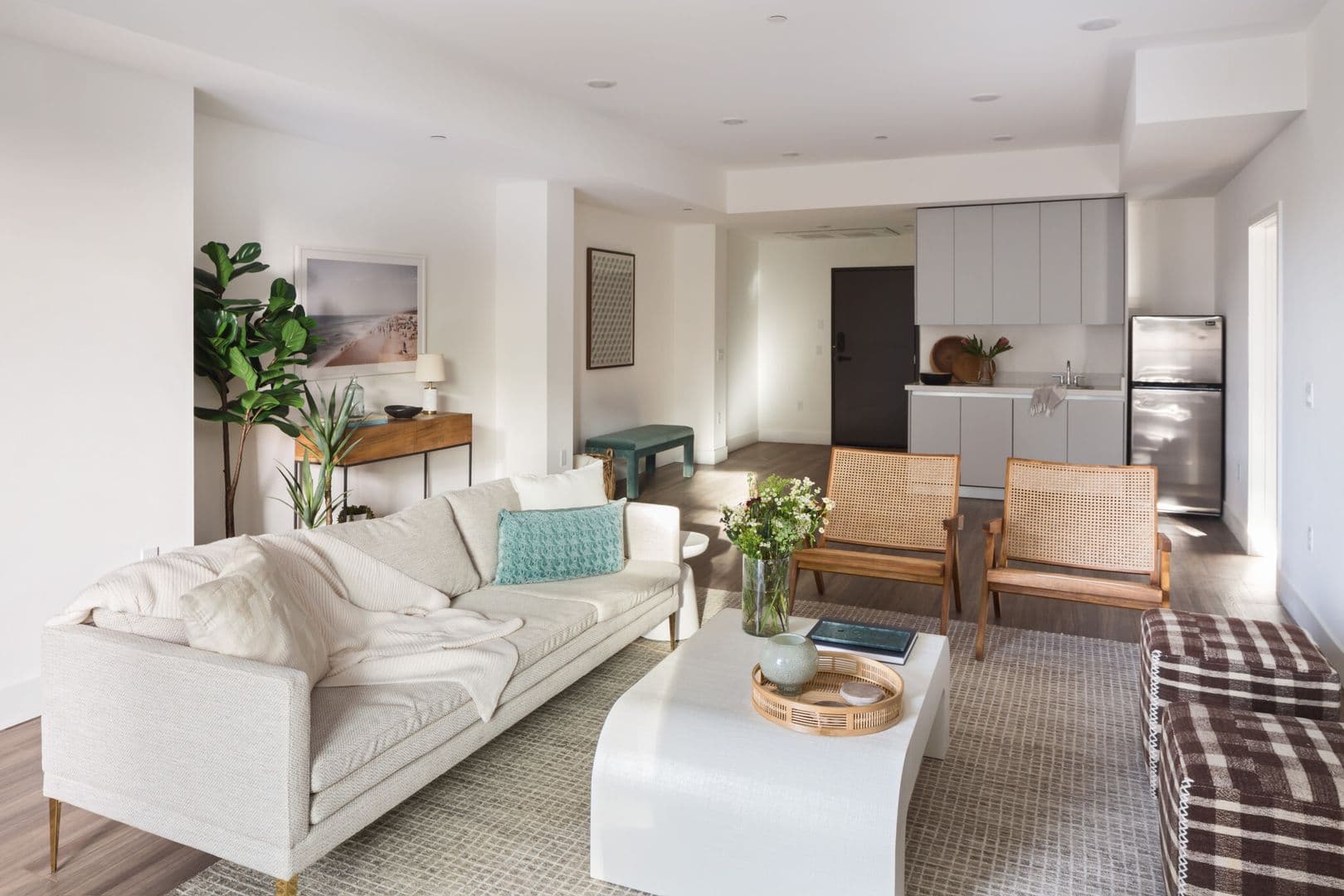 Los Angeles Apartment: 418 N Norton Ave.