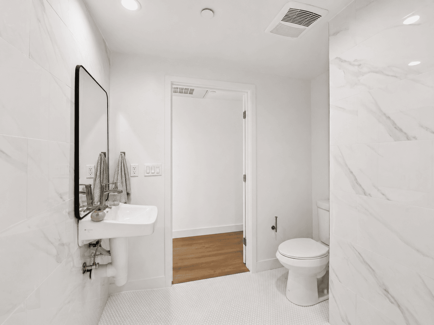 Los Angeles Apartment: 5460 Fountain Avenue