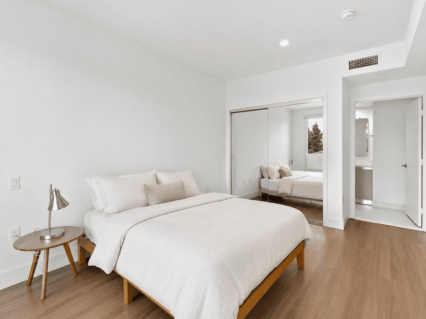 Los Angeles Apartment: 5639 Lexington Ave.