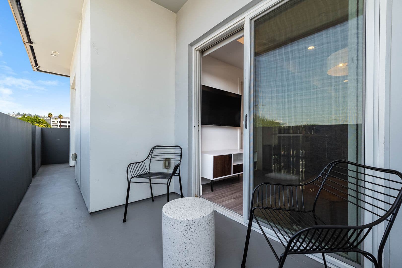 Los Angeles Apartment: 5460 Fountain Avenue