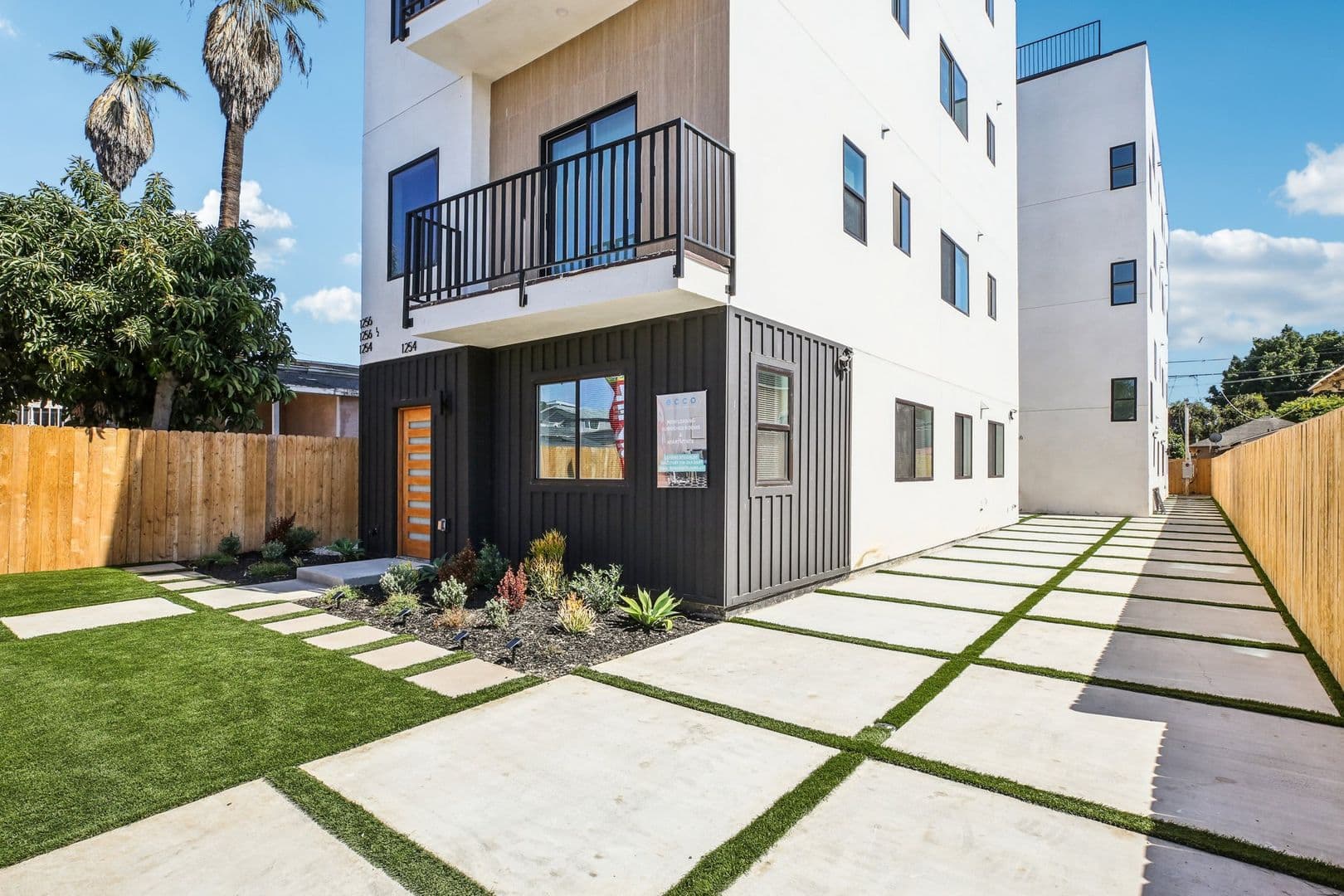 Los Angeles Apartment: 1254 W 36th St.