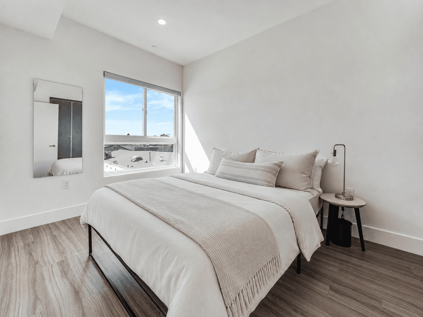 Los Angeles Apartment: 5460 Fountain Avenue