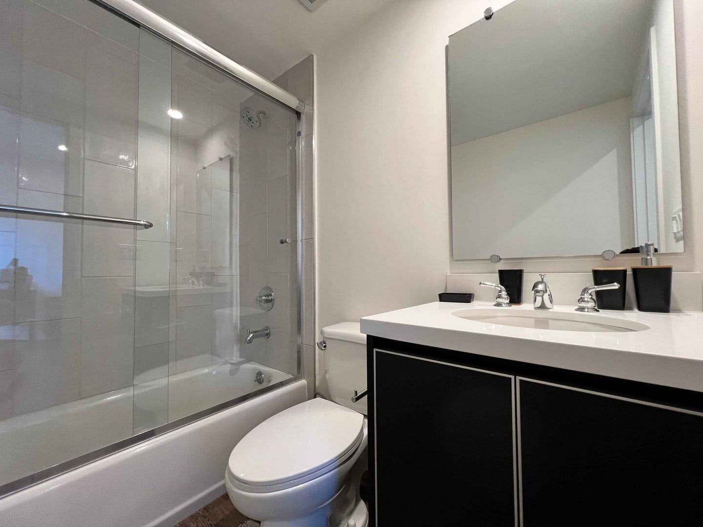 Los Angeles Apartment: 1830 Selby Avenue