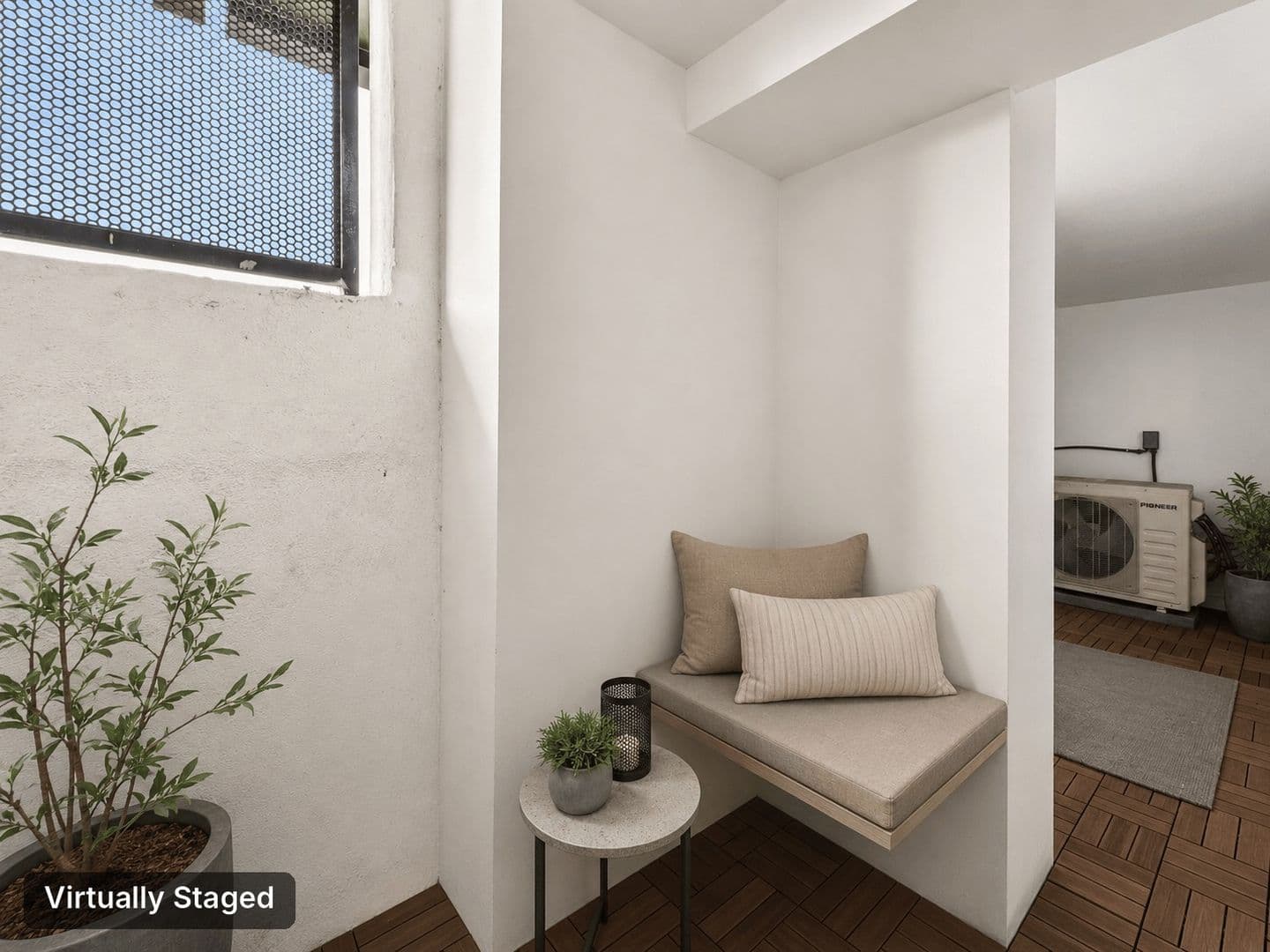 Los Angeles Apartment: 5460 Fountain Avenue