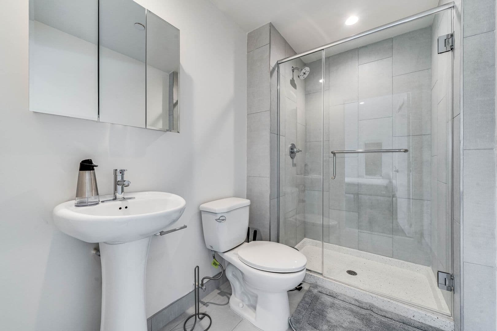 Los Angeles Apartment: 5460 Fountain Avenue