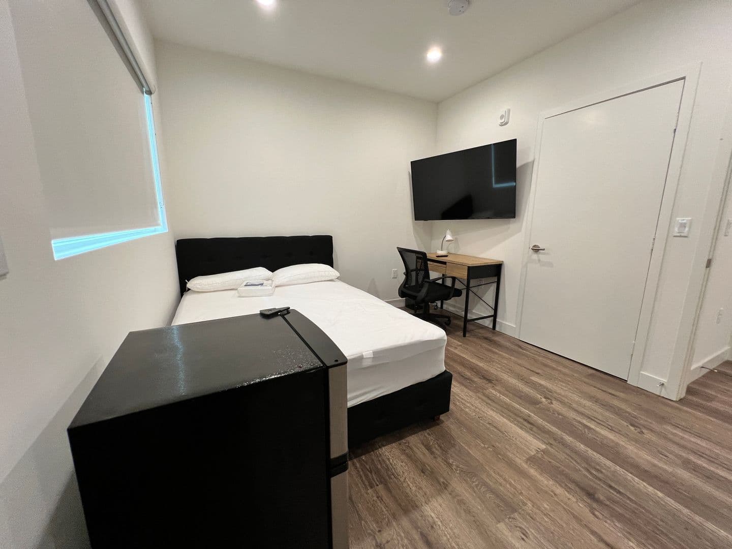 Los Angeles Apartment: 1830 Selby Avenue