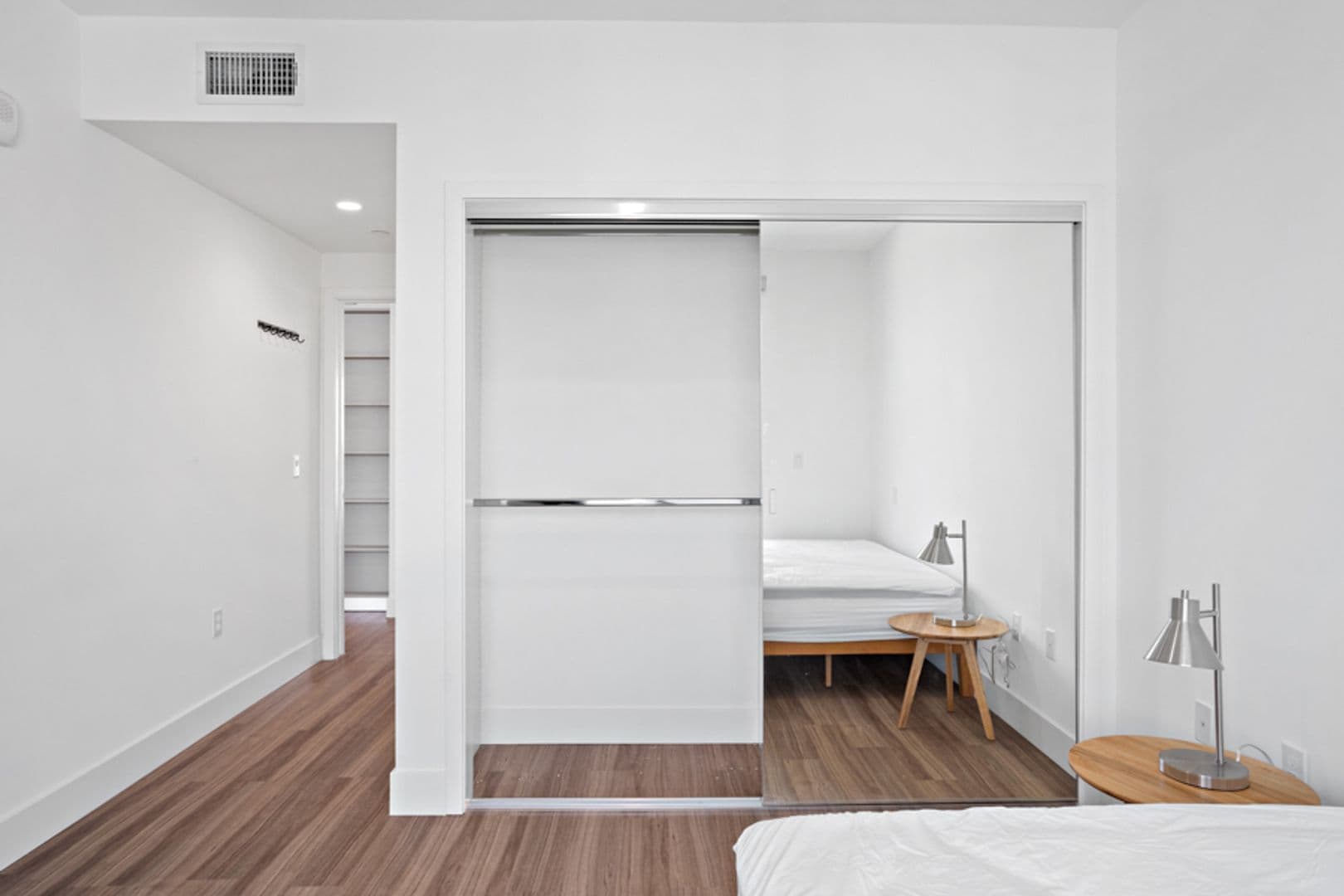 Los Angeles Apartment: 5639 Lexington Ave.