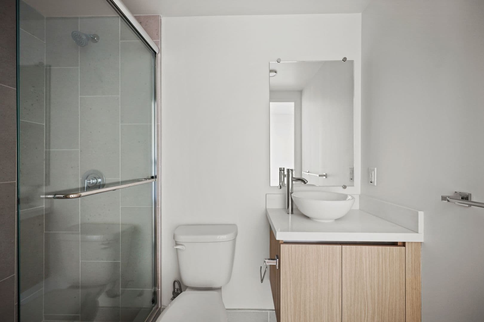 Los Angeles Apartment: 7050 Hawthorn Ave.