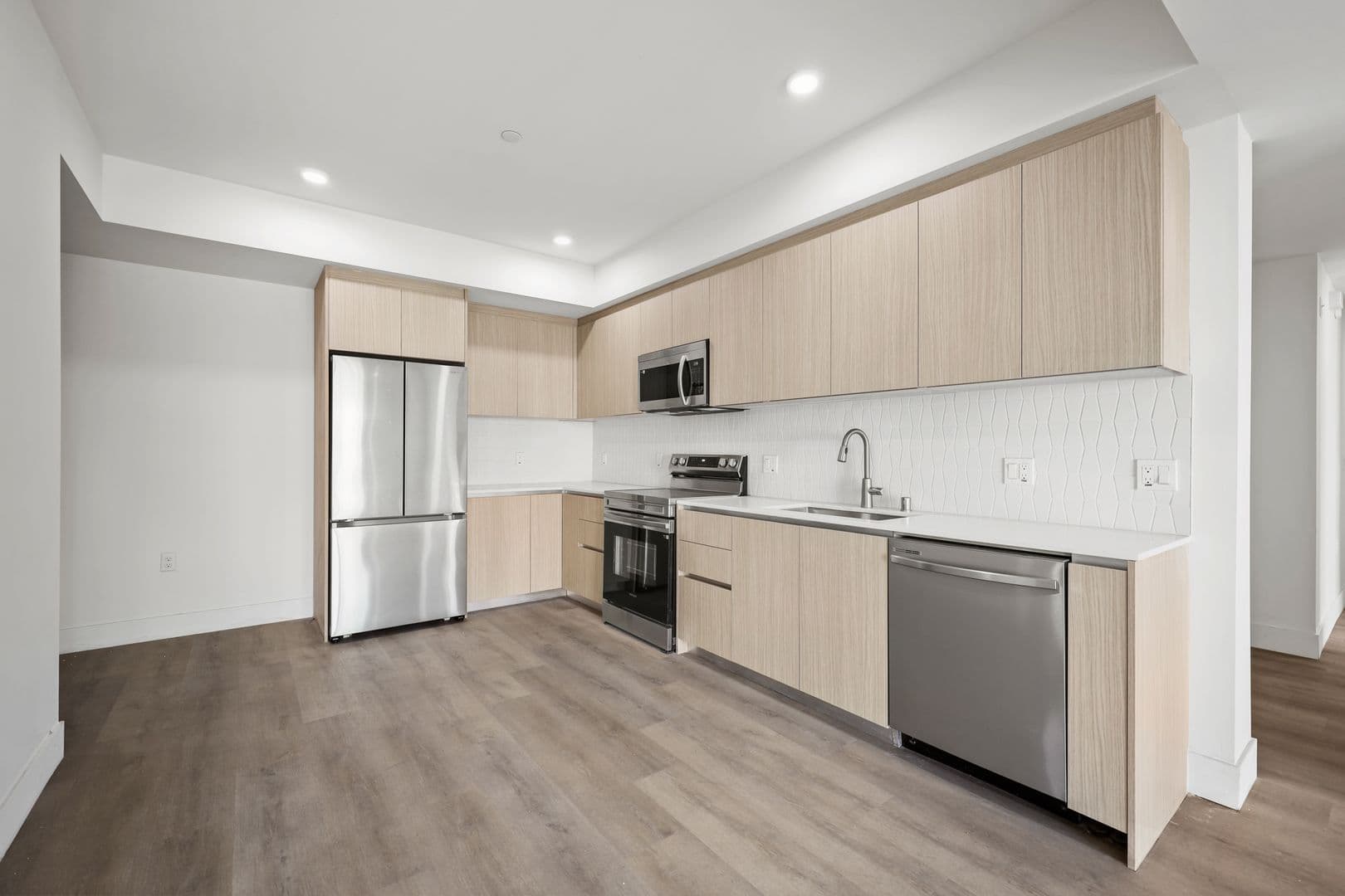 Los Angeles Apartment: 7050 Hawthorn Ave.
