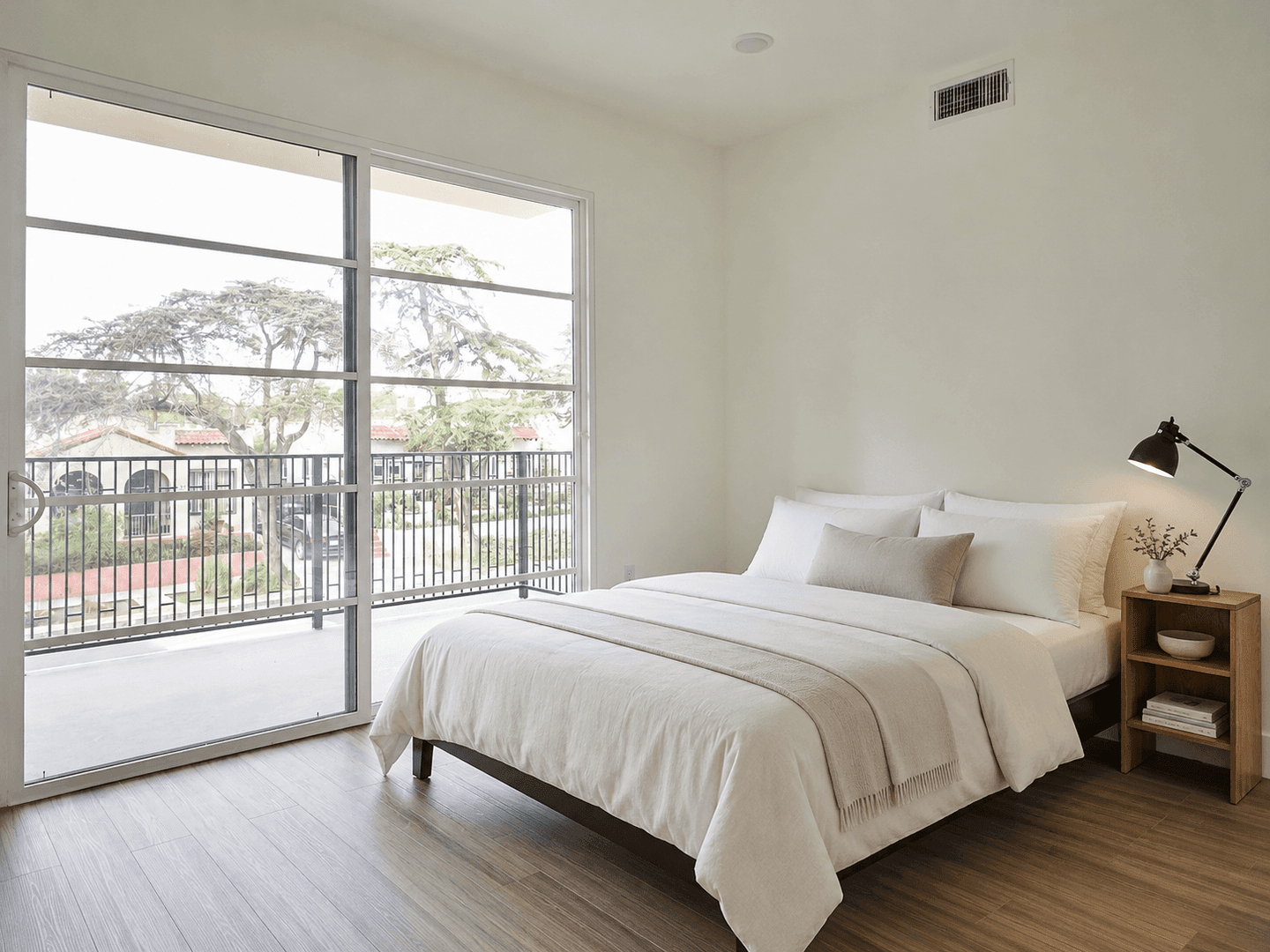 Los Angeles Apartment: 418 N Norton Ave.