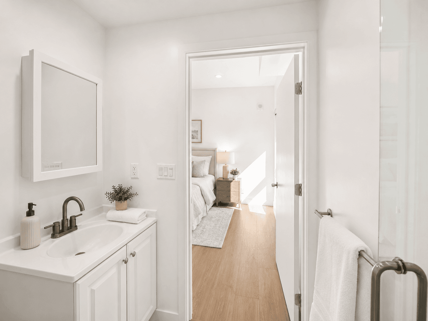 Los Angeles Apartment: 5460 Fountain Avenue