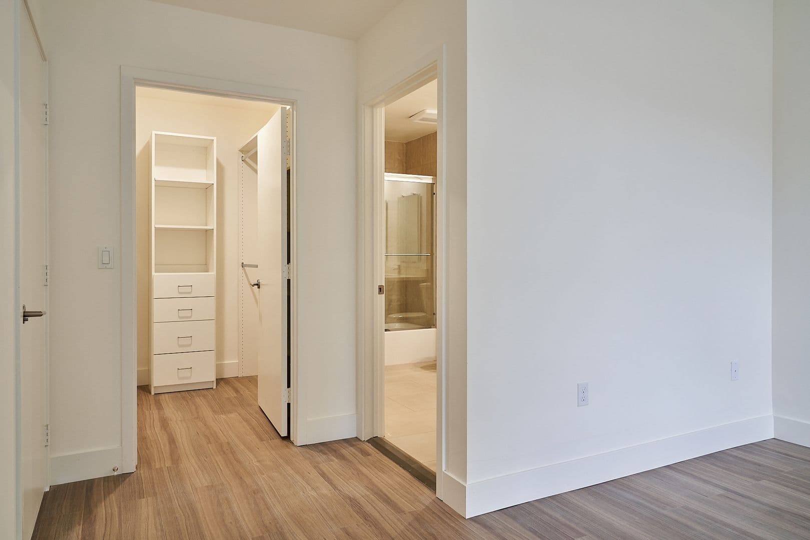 Los Angeles Apartment: 418 N Norton Ave.