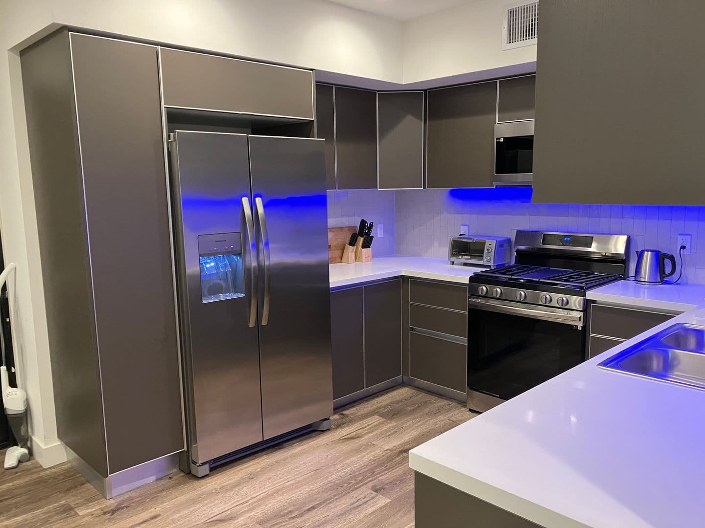Los Angeles Apartment: 8457 Blackburn Avenue