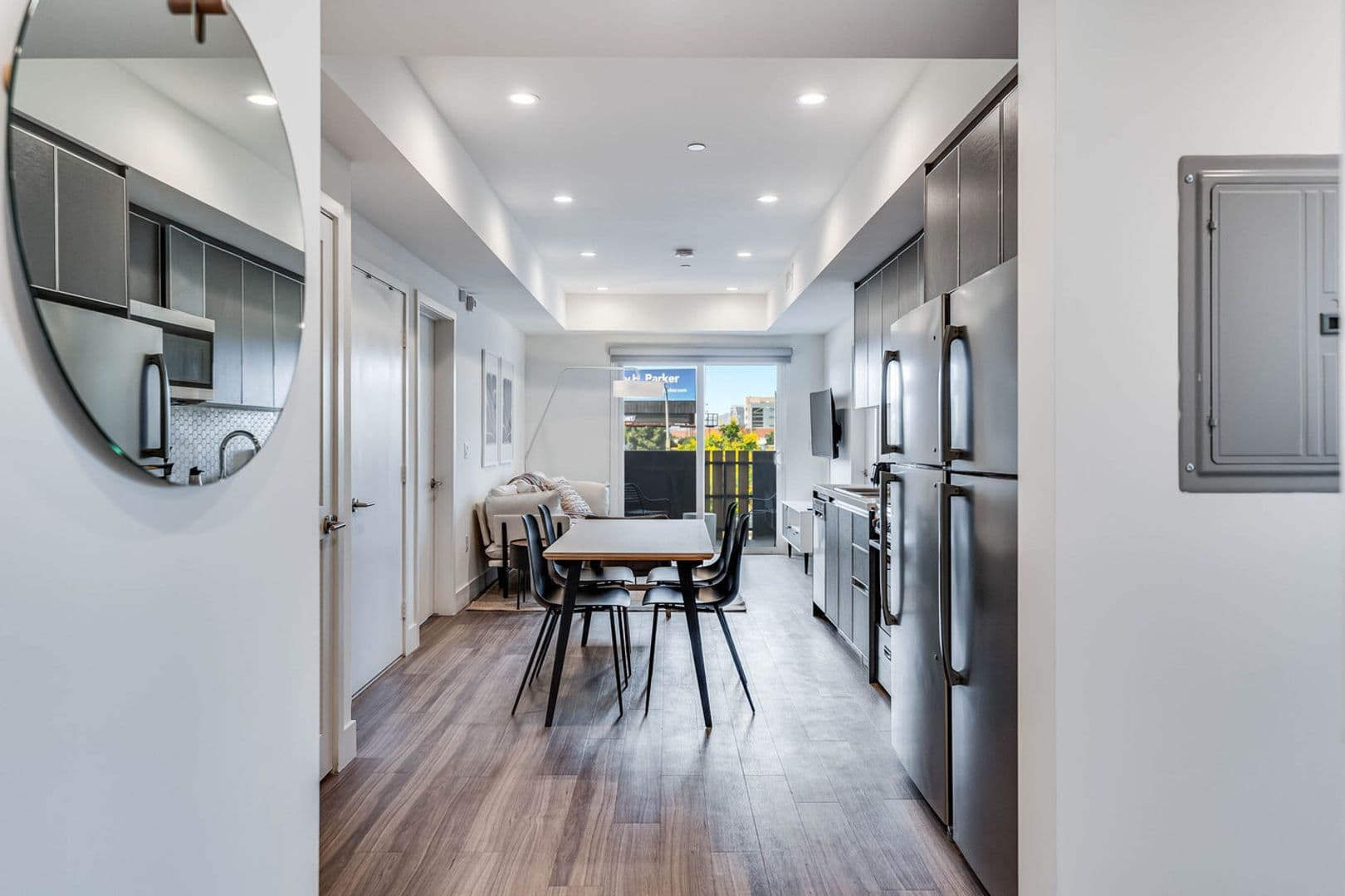 Los Angeles Apartment: 5460 Fountain Avenue