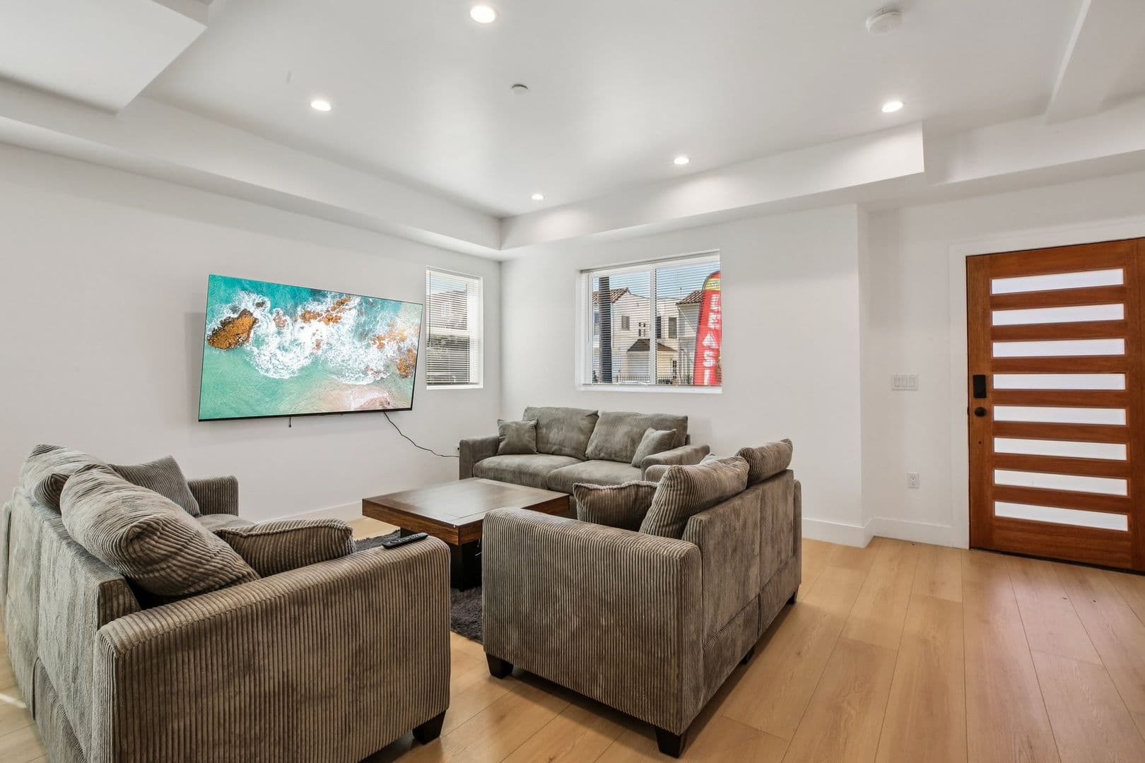 Los Angeles Apartment: 1254 W 36th St.