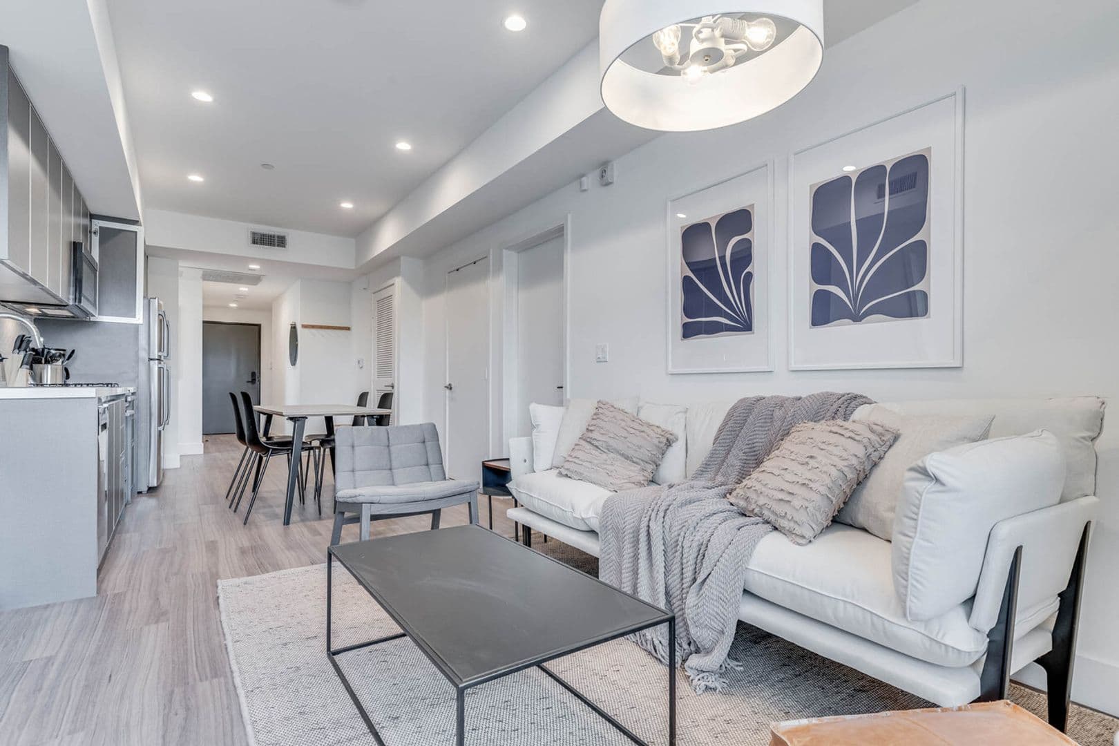 Los Angeles Apartment: 5460 Fountain Avenue