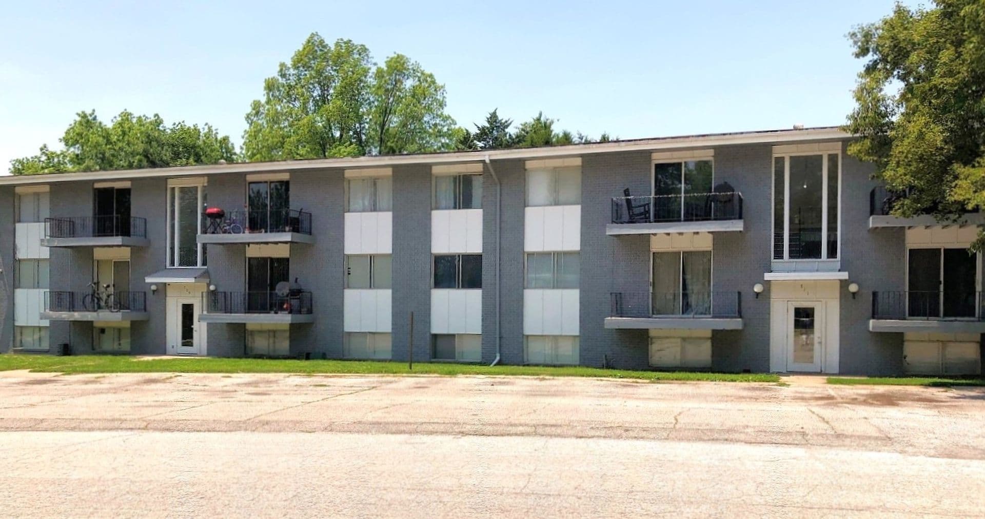 Leavenworth Apartment: 711 N. 13th Terr