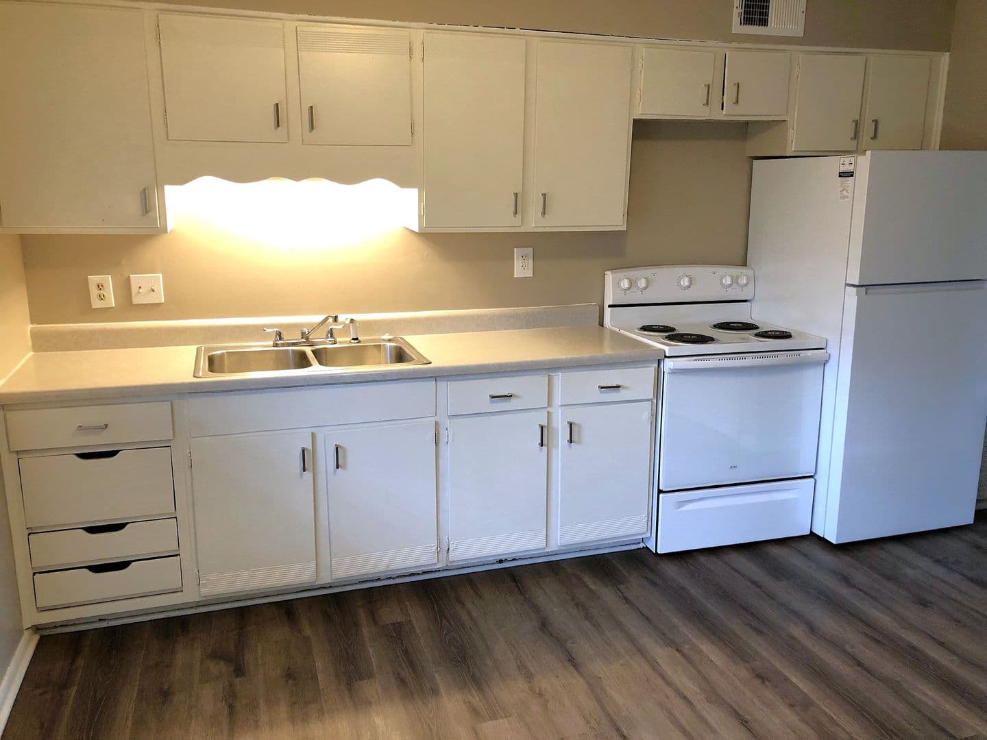 Leavenworth Apartment: 709 N. 13th Terrace