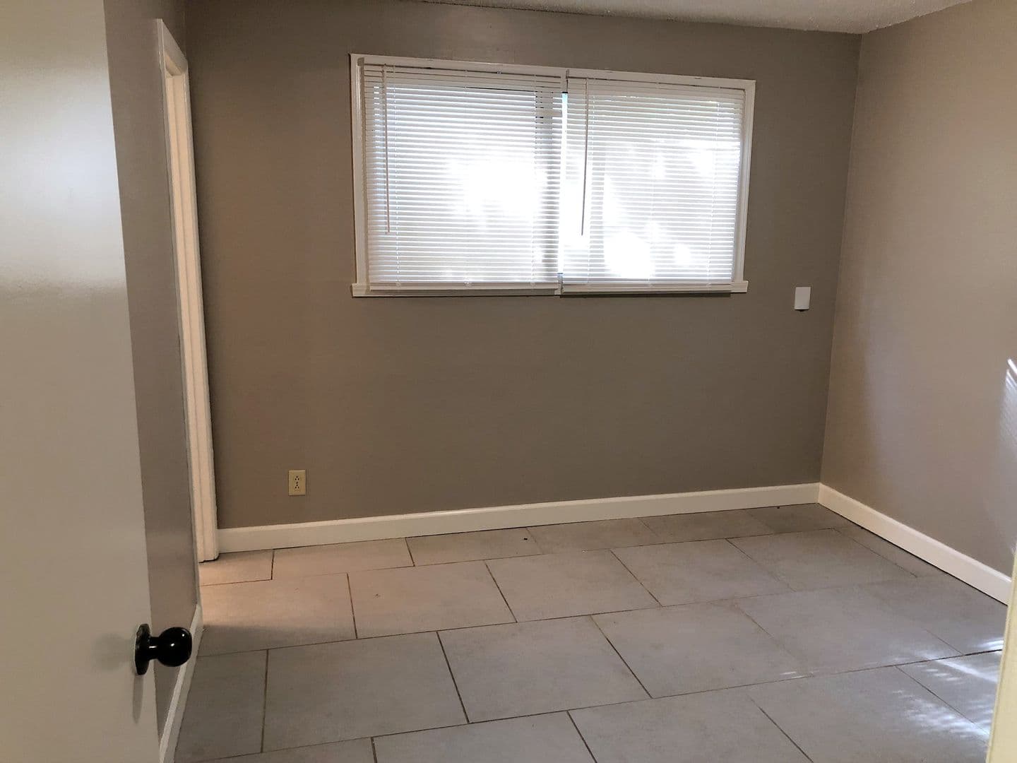 Leavenworth Apartment: 711 N. 13th Terr
