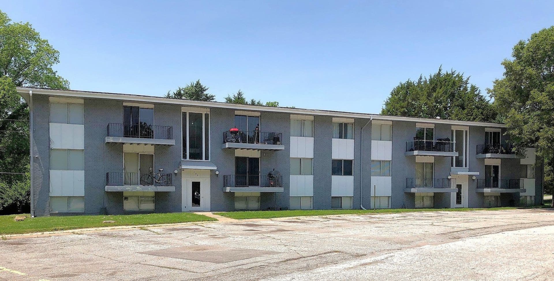 Leavenworth Apartment: 709 N. 13th Terrace