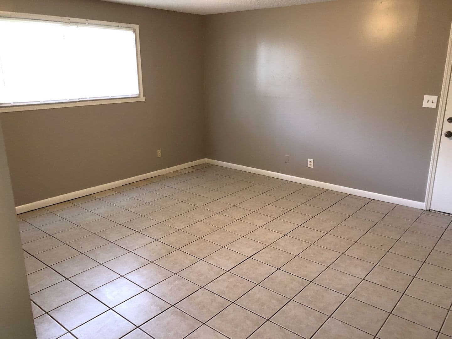 Leavenworth Apartment: 711 N. 13th Terr